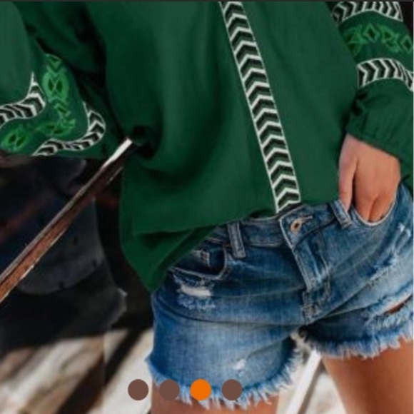 New 2X Green Embroidered Peasant Blouse - Picture 2 of 5